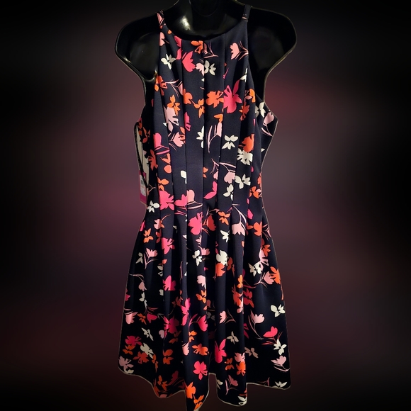 Vince Camuto Sleeveless Dress - Picture 2 of 7